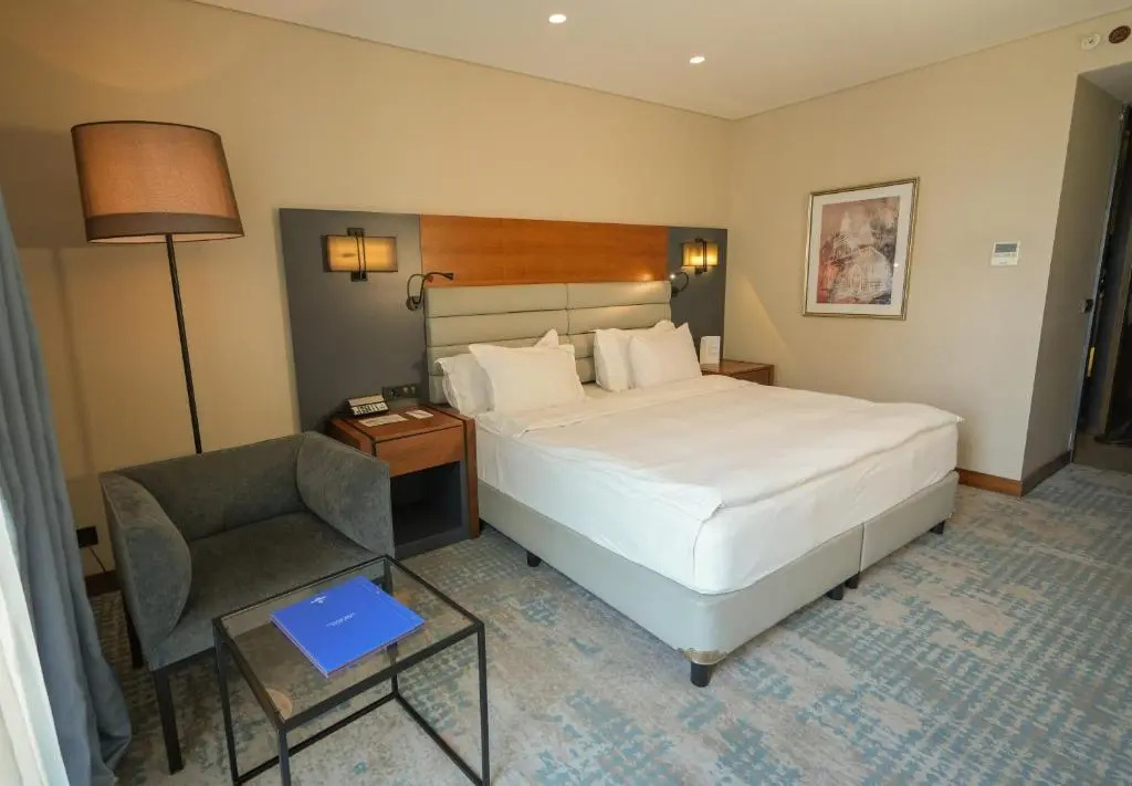 Standard room with pool view