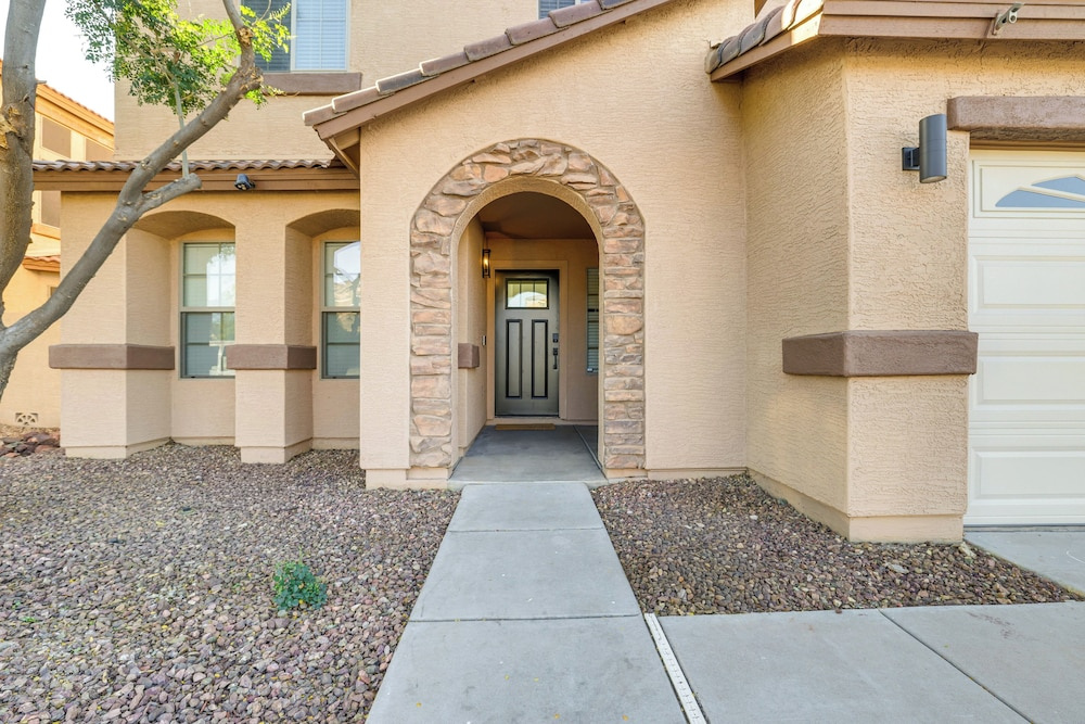Spacious San Tan Valley w/ Private Outdoor Oasis