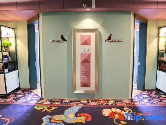 Lobby & Reception