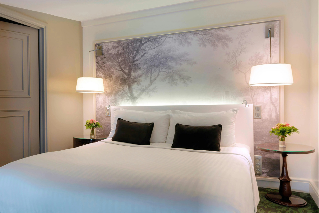 Отель Renaissance Paris Nobel Tour Eiffel Hotel в Париже