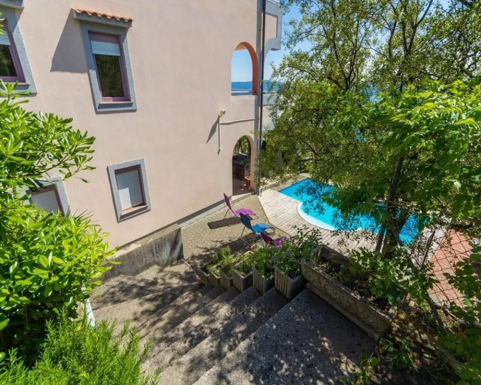 Apartments Djusi