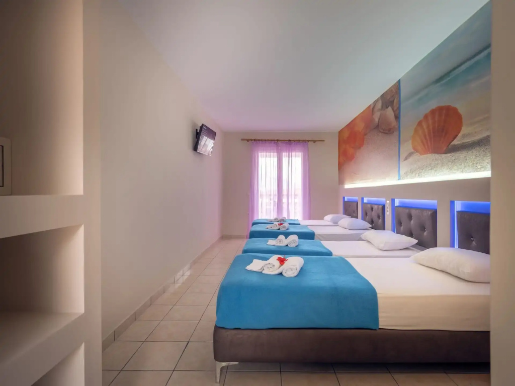 Standard Triple room