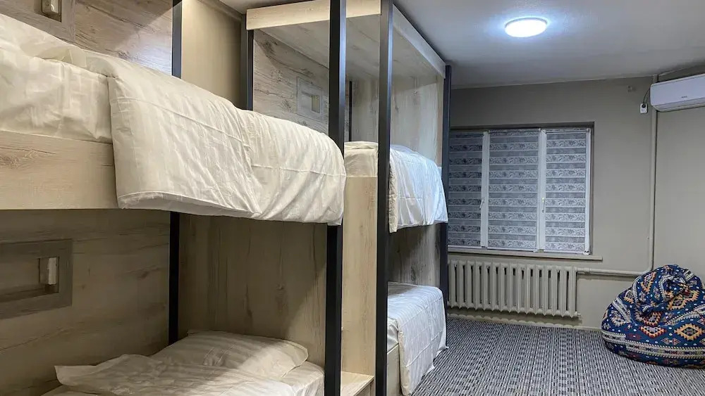 Кровать в общем номере в Happy Moments Hostel