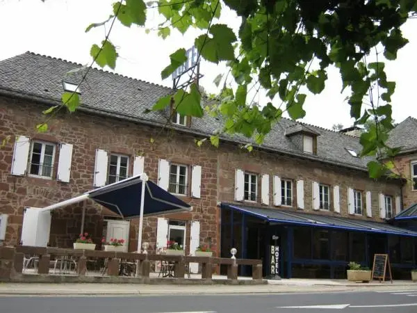 Logis Hôtel Restaurant Les 2 Rives - A75, en bordure de rivière - Chambres