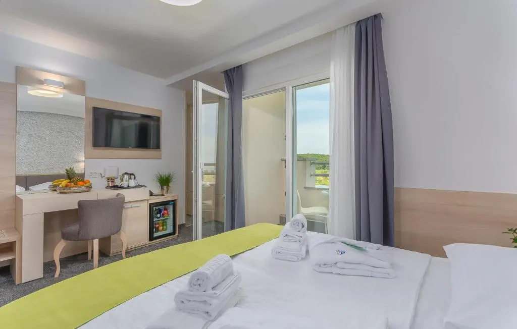 Standard Double room with balcony (full double bed)