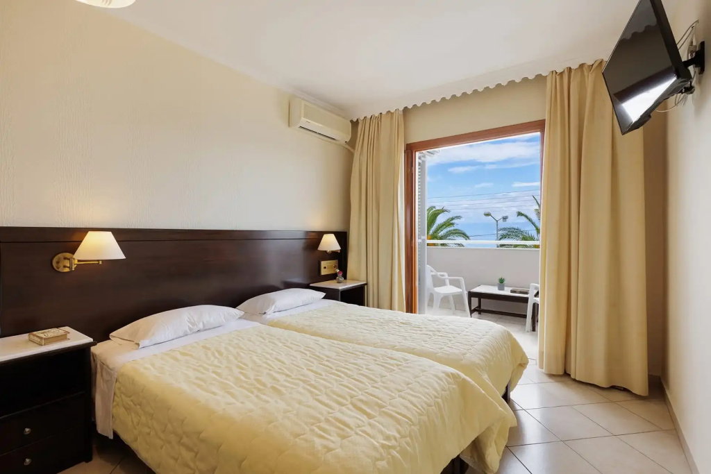Standard Double room with sea view (twin beds)