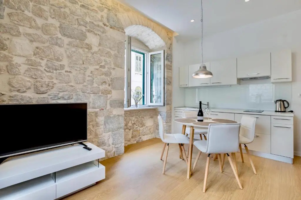 1 Bedroom Deluxe Apartment
