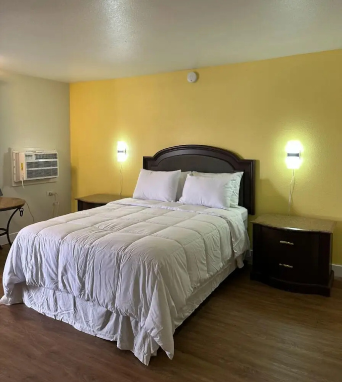 Deluxe Double room (full double bed)