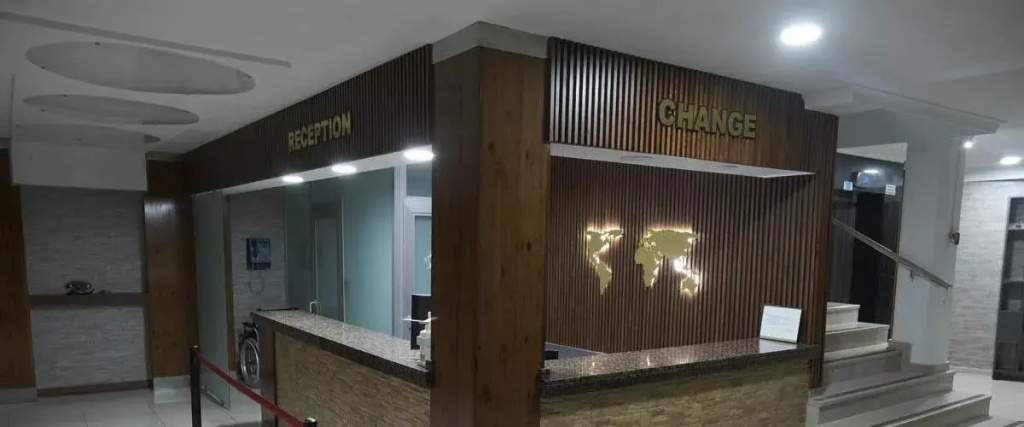Lobby & Reception