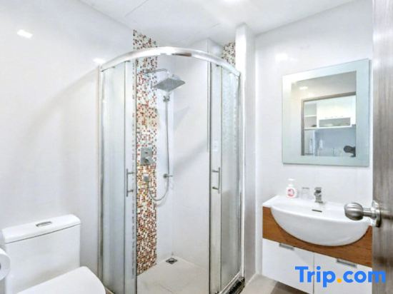 Pixel-Modern 1-Br Apartment with Pool View in Cape Panwa
