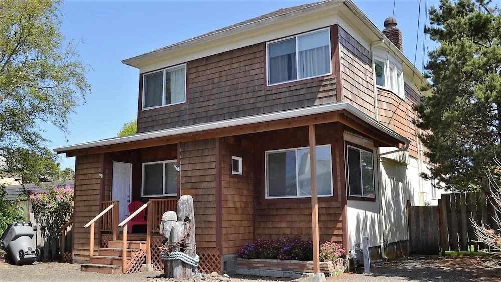 425 Beach Dr