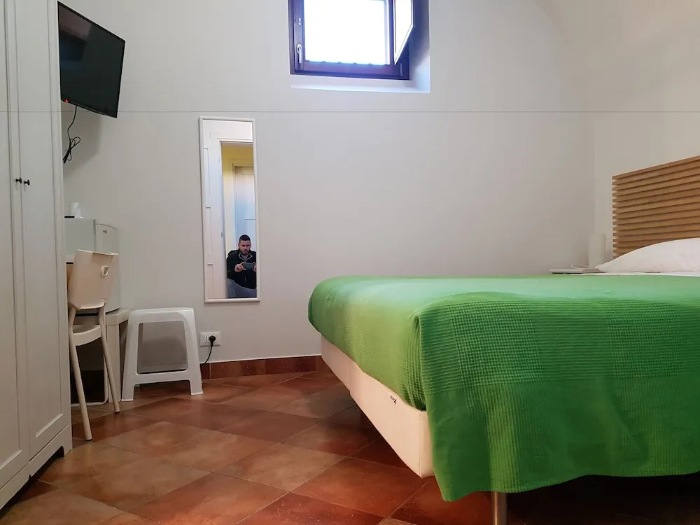 Economy room