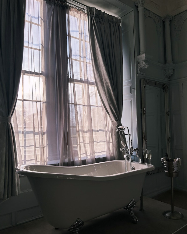 Executive Double room (full double bed)