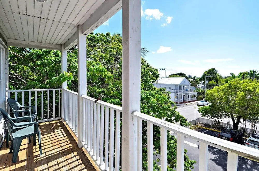 Duval Breeze by Avantstay Great Location Close to Beach & Nightlife Shared Pool! Week Long Stays
