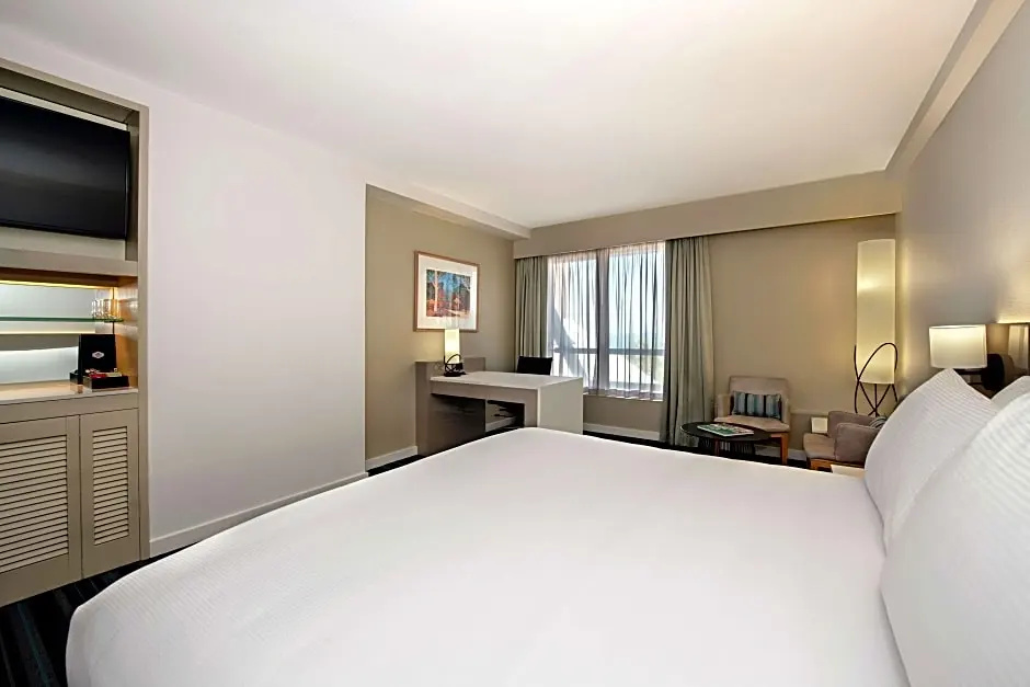 Executive Double Suite with harbour view (full double bed)