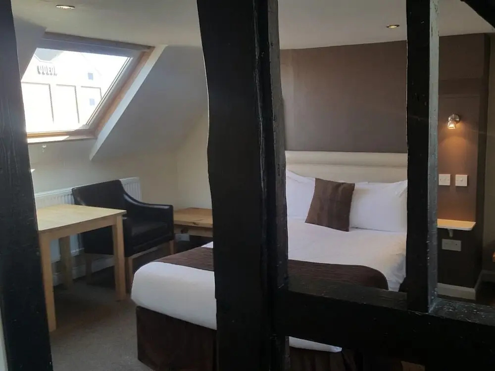 Superior Double room with city view (full double bed)