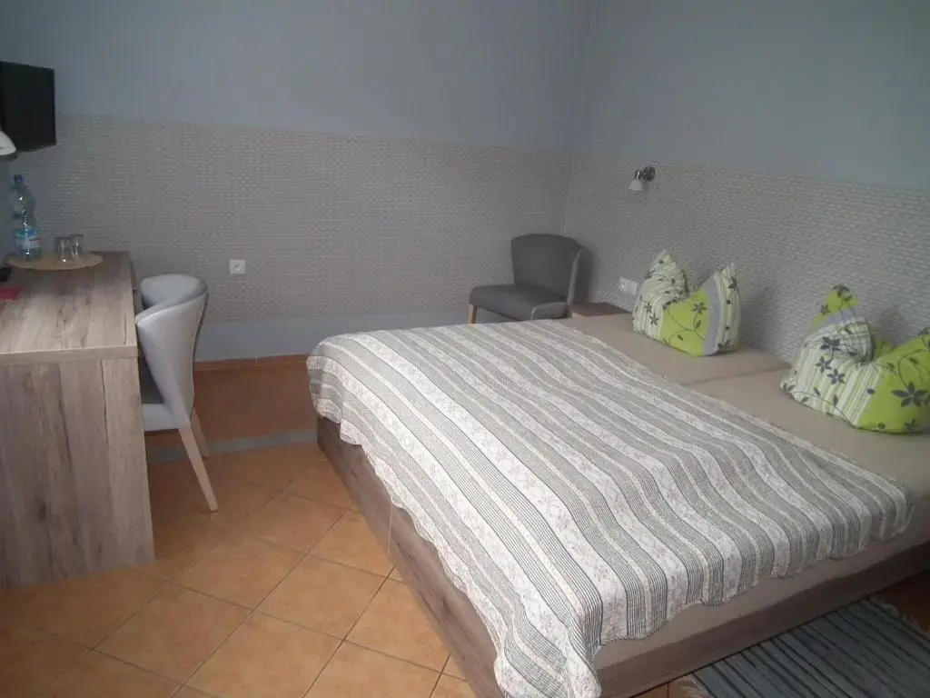 Standard Double room (full double bed)