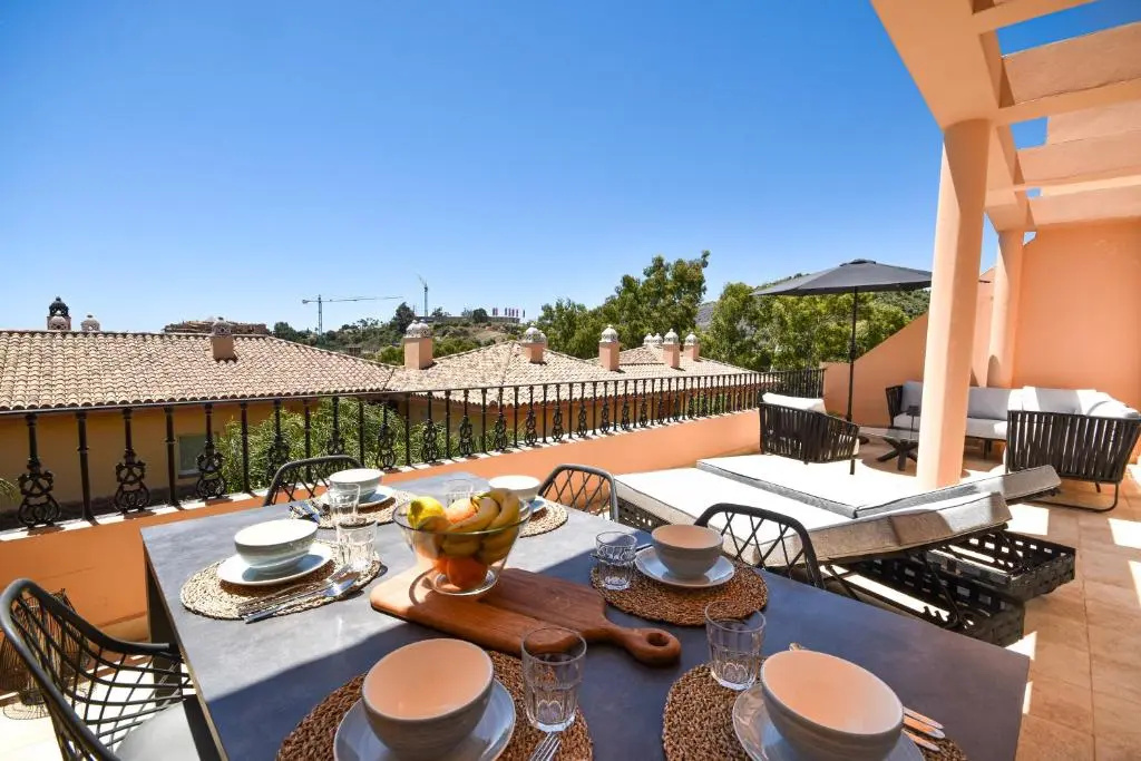 Penthouse With Sea Views in Nueva Andalucía