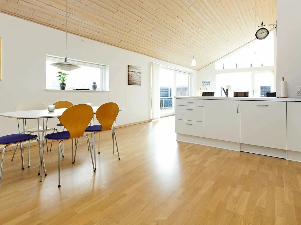 Alluring Holiday Home in Rødby With Whirlpool - фото 4