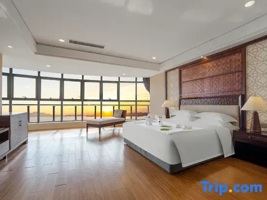 Семейный люкс с видом на море в Country Garden Silver Beach Hotel