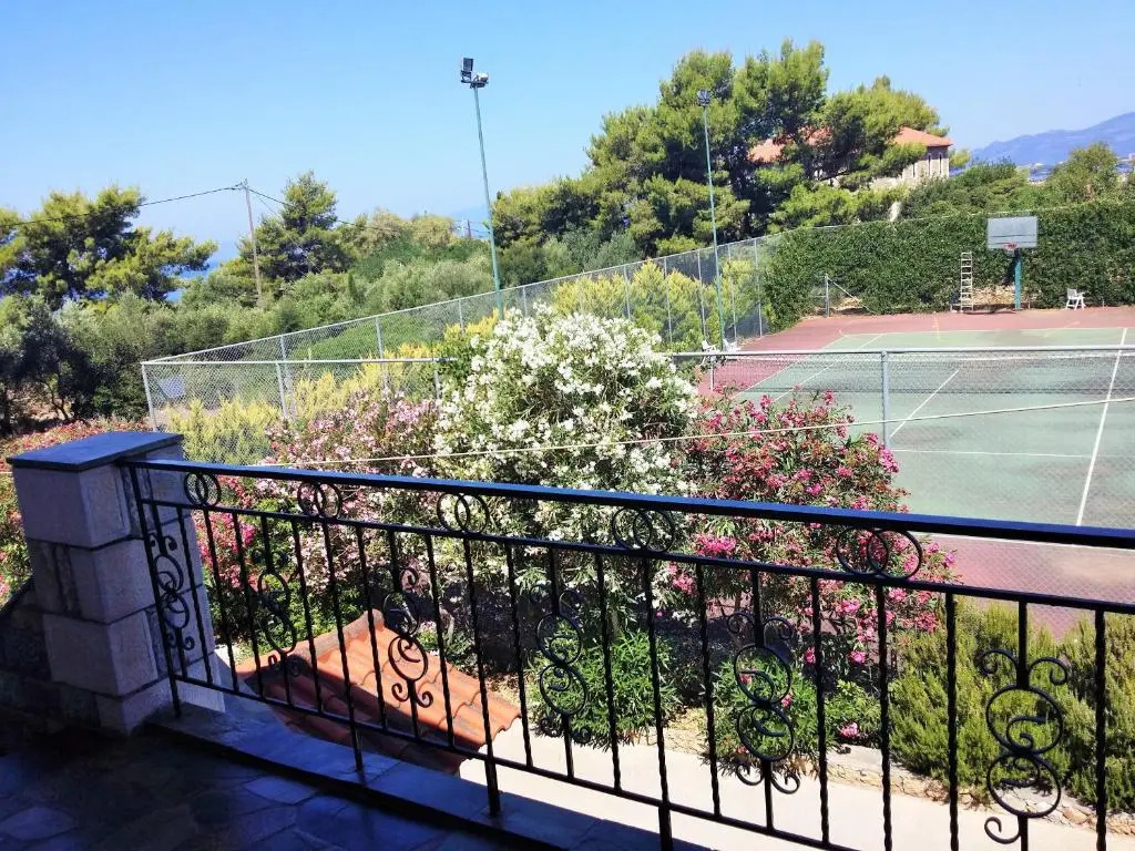 Apartment with garden view