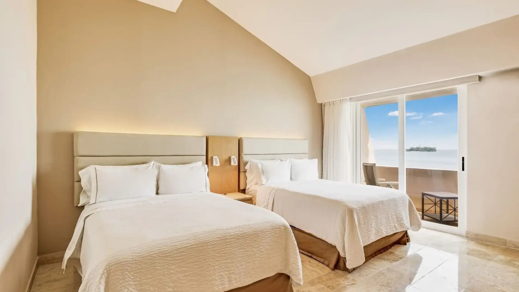 Deluxe Quadruple room with view