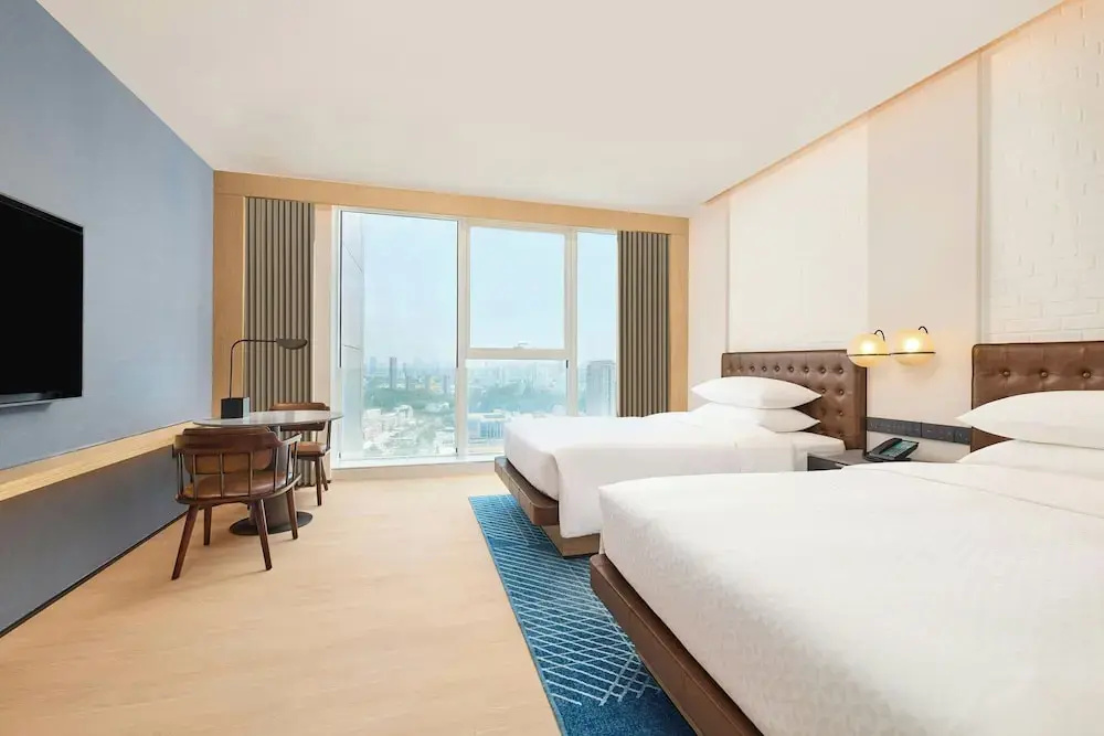 Standard Quadruple room with city view