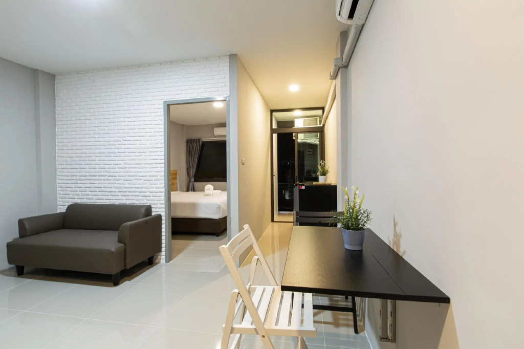 Deluxe Double room (full double bed)