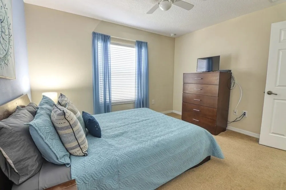 6 Bed Private Pool Area Pool, Spa, Game Room 6 Bedroom Home by Redawning