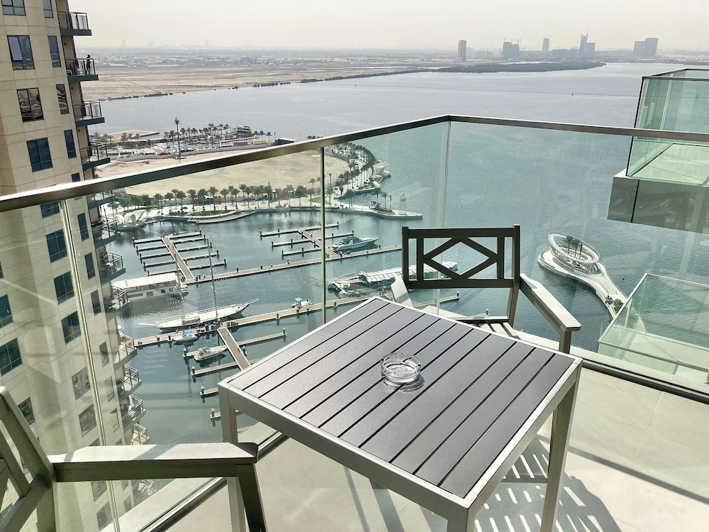 SuperHost - Stylish Apartment Facing Creek Harbour