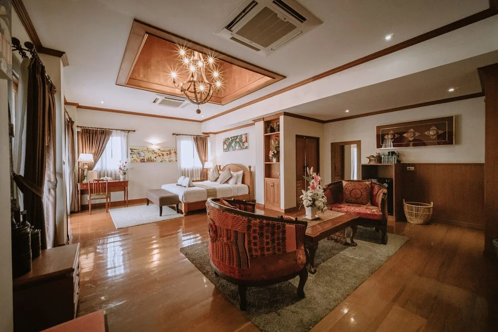 Номер Deluxe с видом на бассейн в Baan Huen Phen