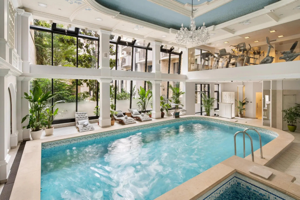Queen's Court Hotel & Residence - Général
