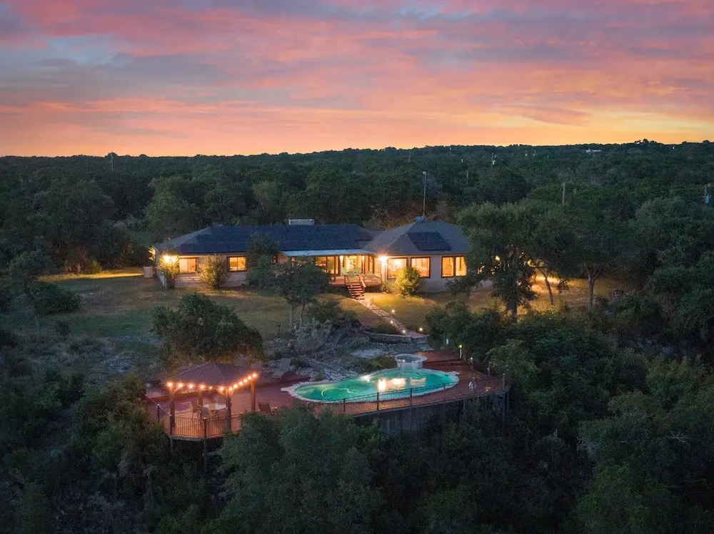 111 Wimberley - 6 Bedroom Home