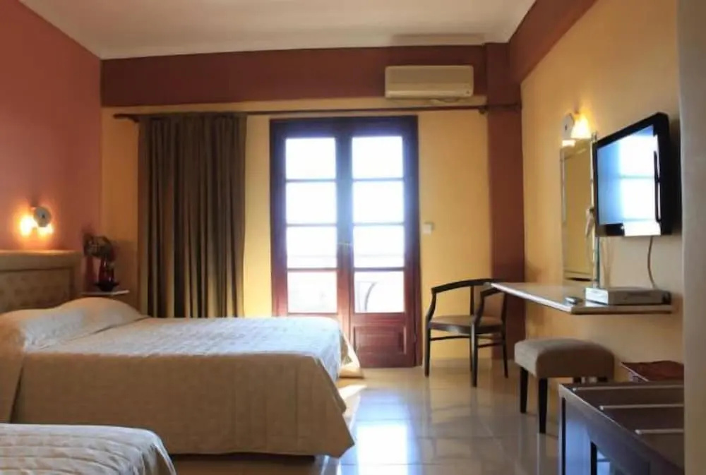 Standard Double room with balcony and with partial sea view (full double bed)