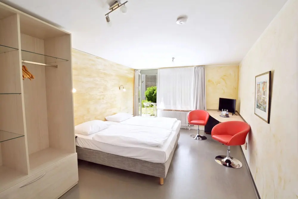 Deluxe Double room (full double bed)