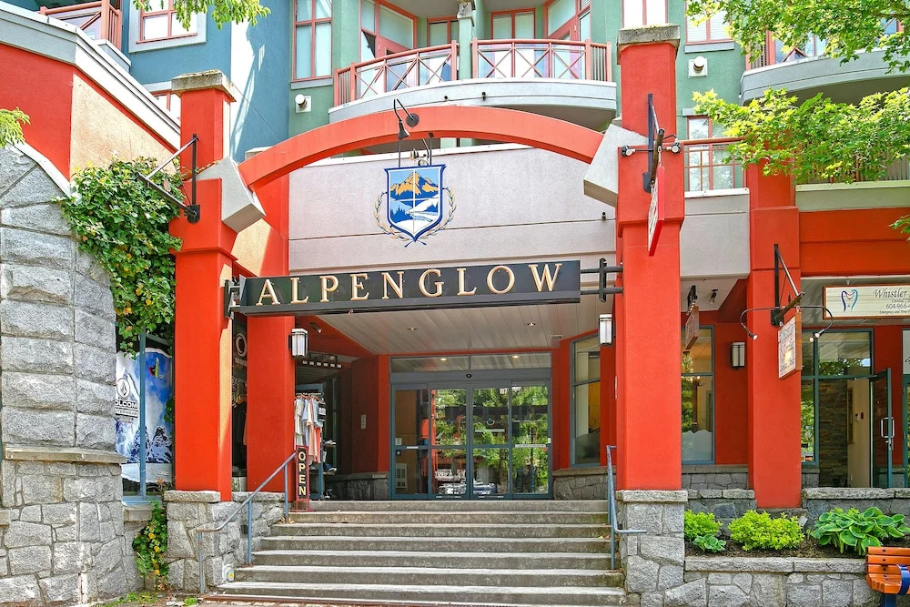 Alpenglow Lodge by ResortQuest Whistler