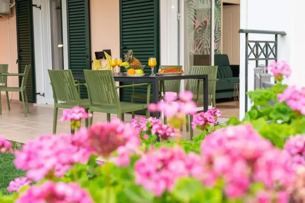 Central & Elegant Suite with private garden