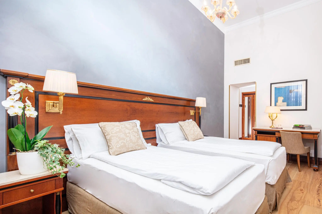 Classic Double room (full double bed)
