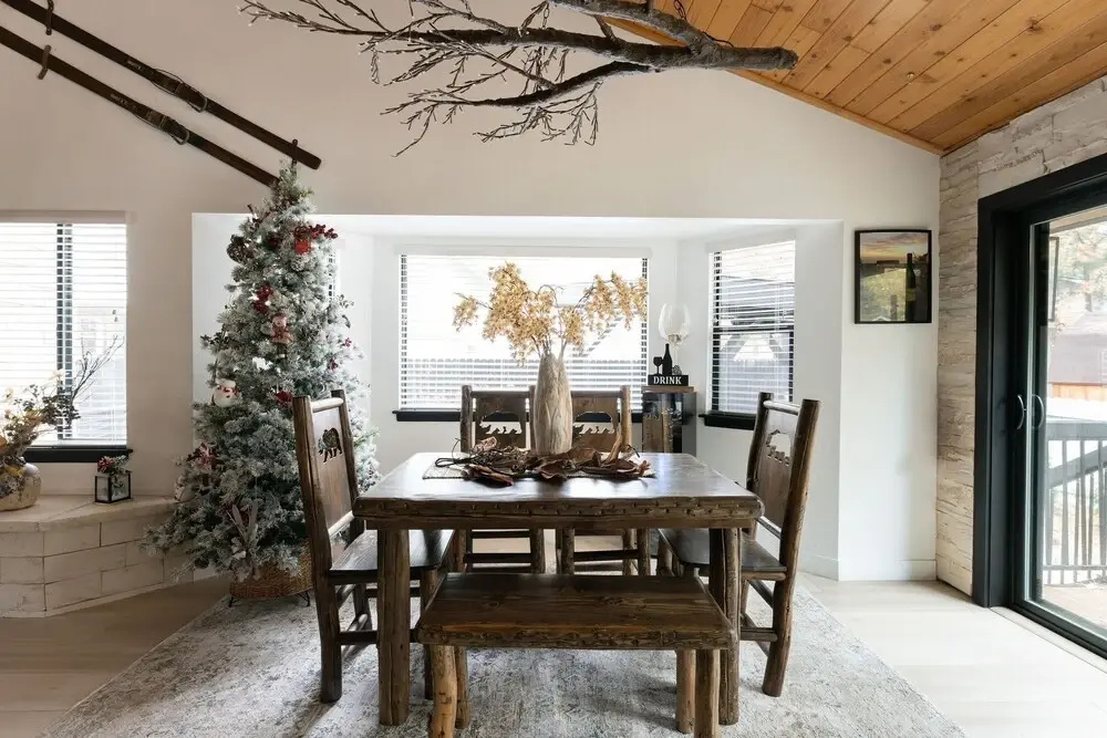 58 - Kuzzie Bear Chalet 4 Bedroom Home by RedAwning