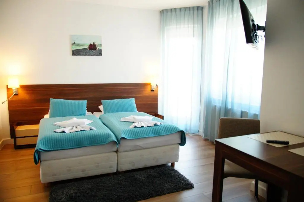 Deluxe Double room with balcony (full double bed)