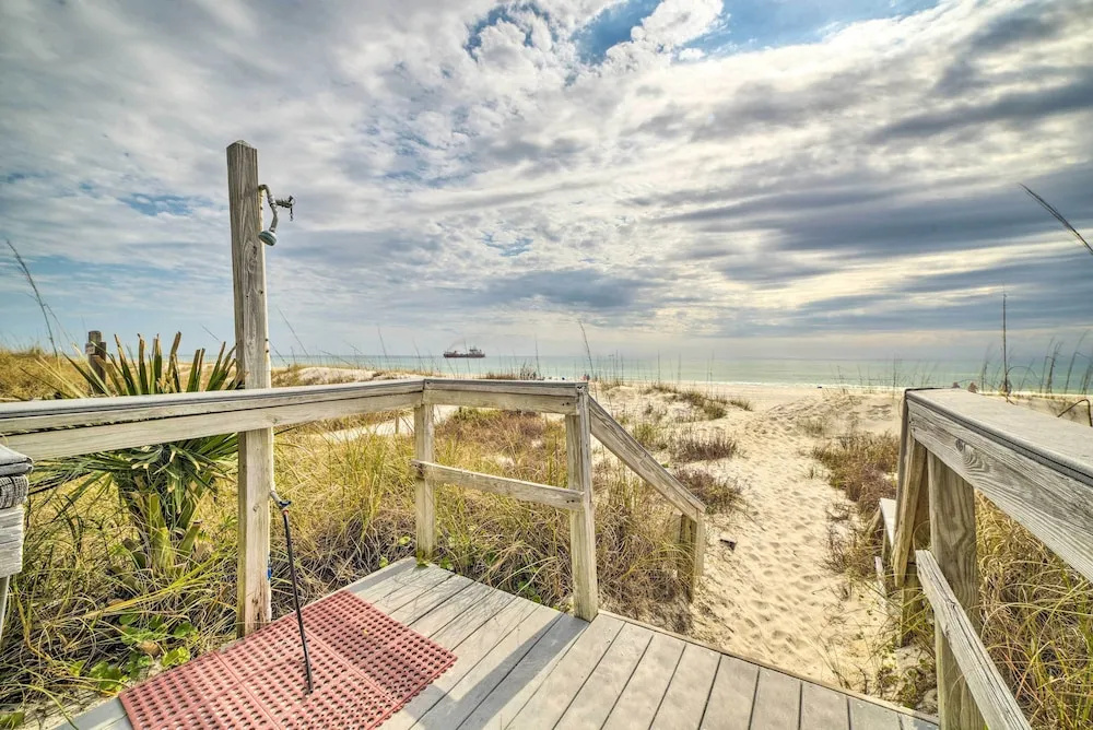 Beachfront PCB Studio: Pool, Patio & Deck Access!