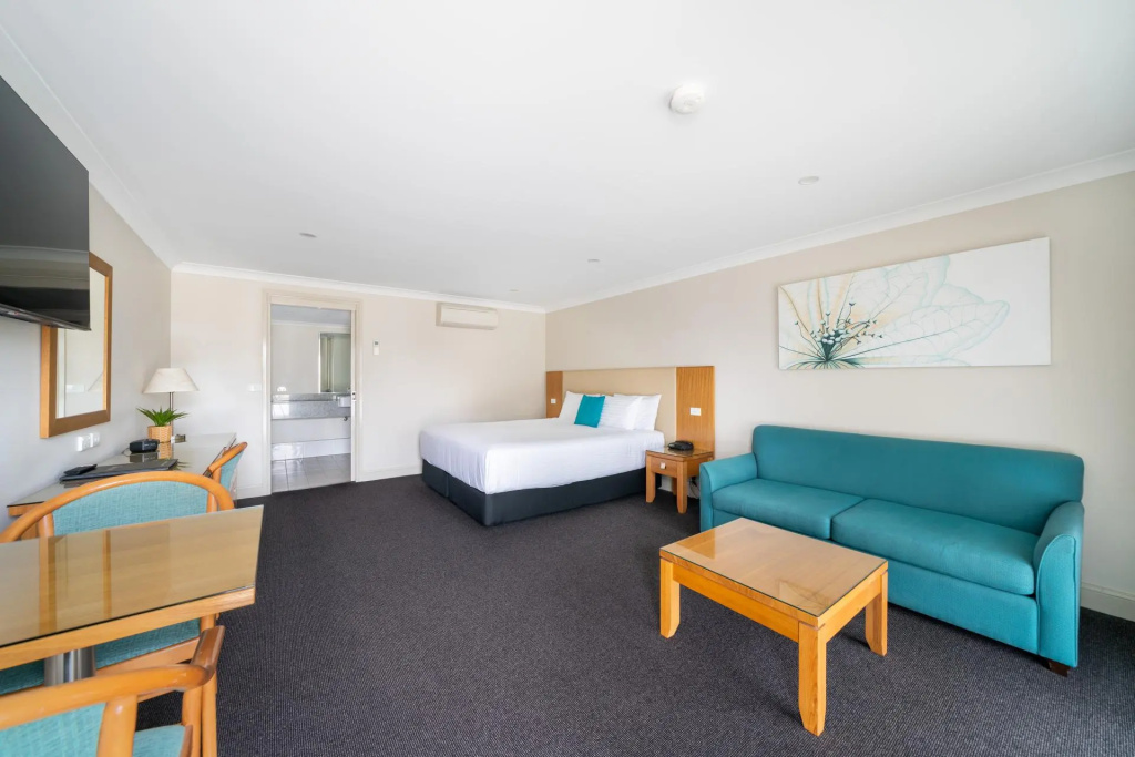Executive Double room (full double bed)