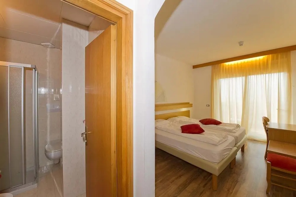 Standard Double room with balcony (full double bed)
