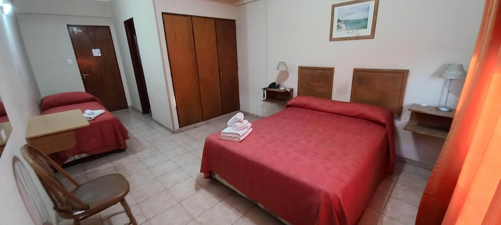 Standard Triple room with city view