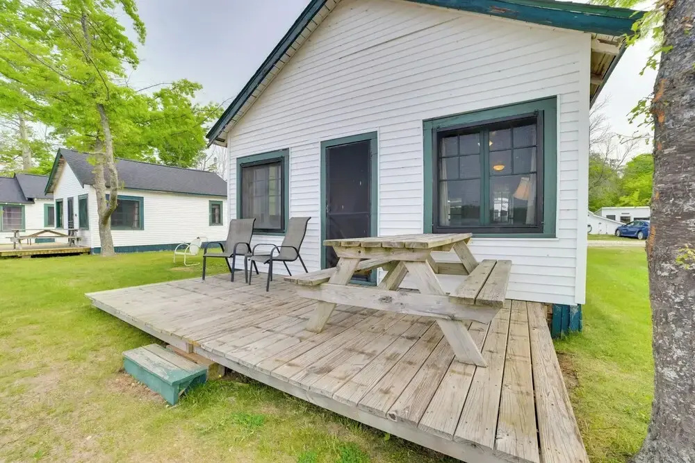 Sandy Beach & Sunset Views: Lakefront Escape!