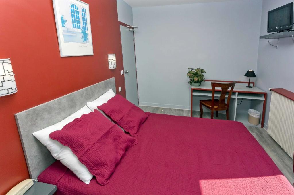 Отель Hipotel Paris Belgrand Marie 20ème в Париже