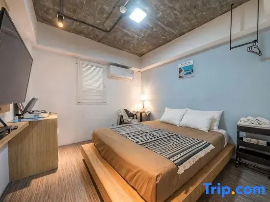 Deluxe Double room (full double bed)