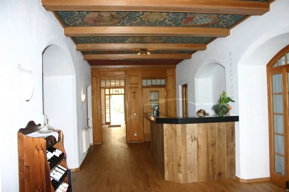 Lobby & Reception