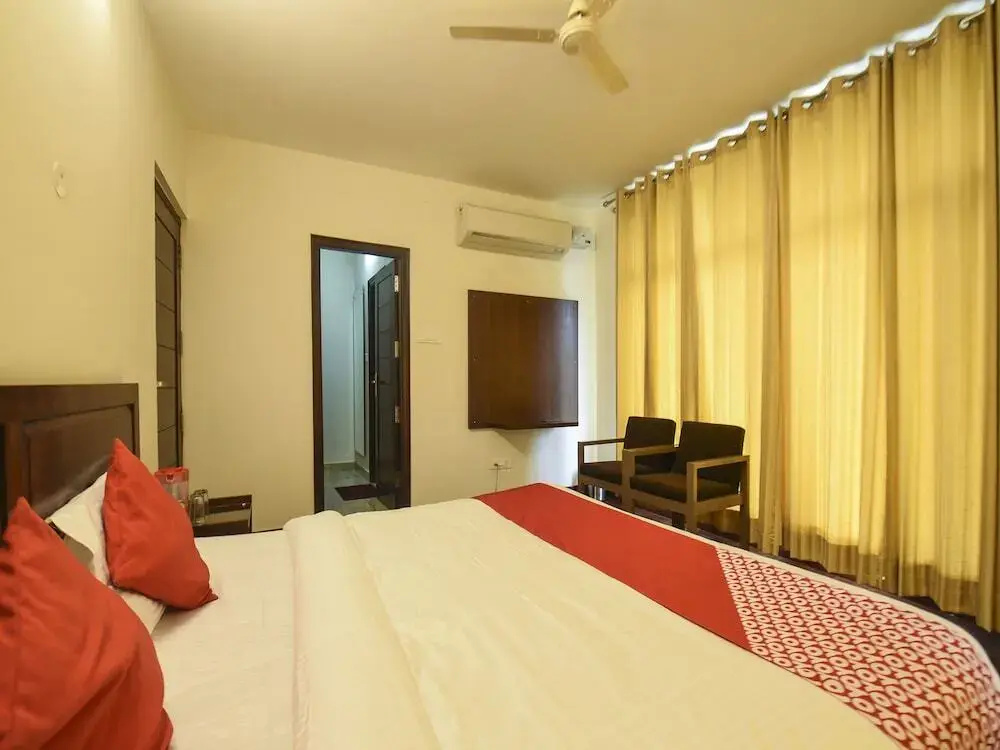 Town Pride Hut By OYO Rooms