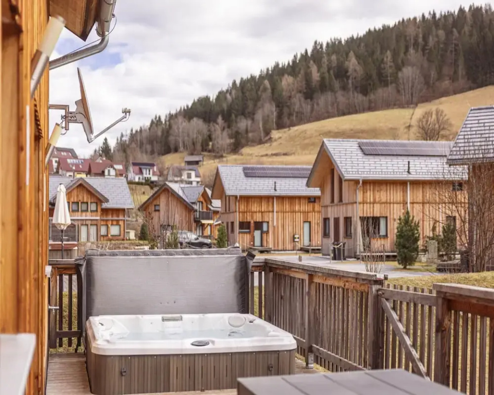 Lovely Chalet With Whirlpool